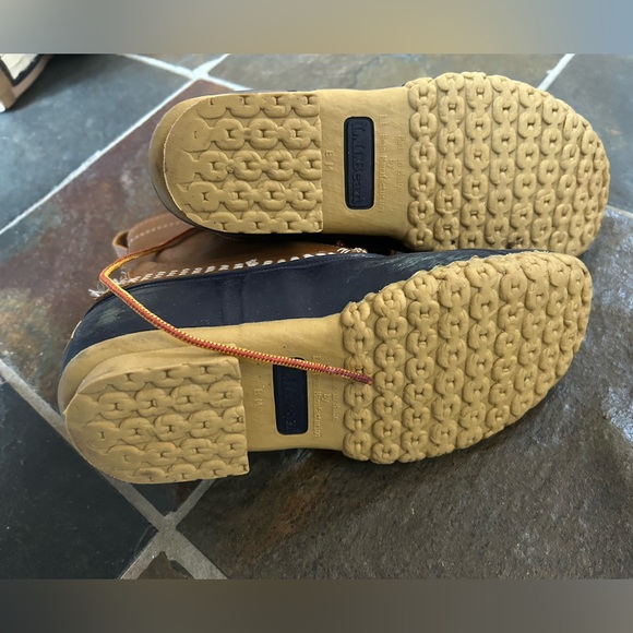 L.L Bean bean boots lightly worn - Picture 7 of 12